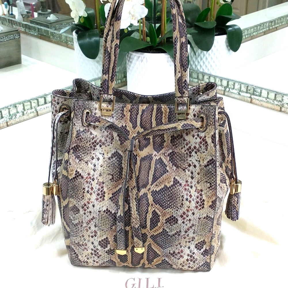 NEW G.I.L.I. Italian leather tote natural snake color combo